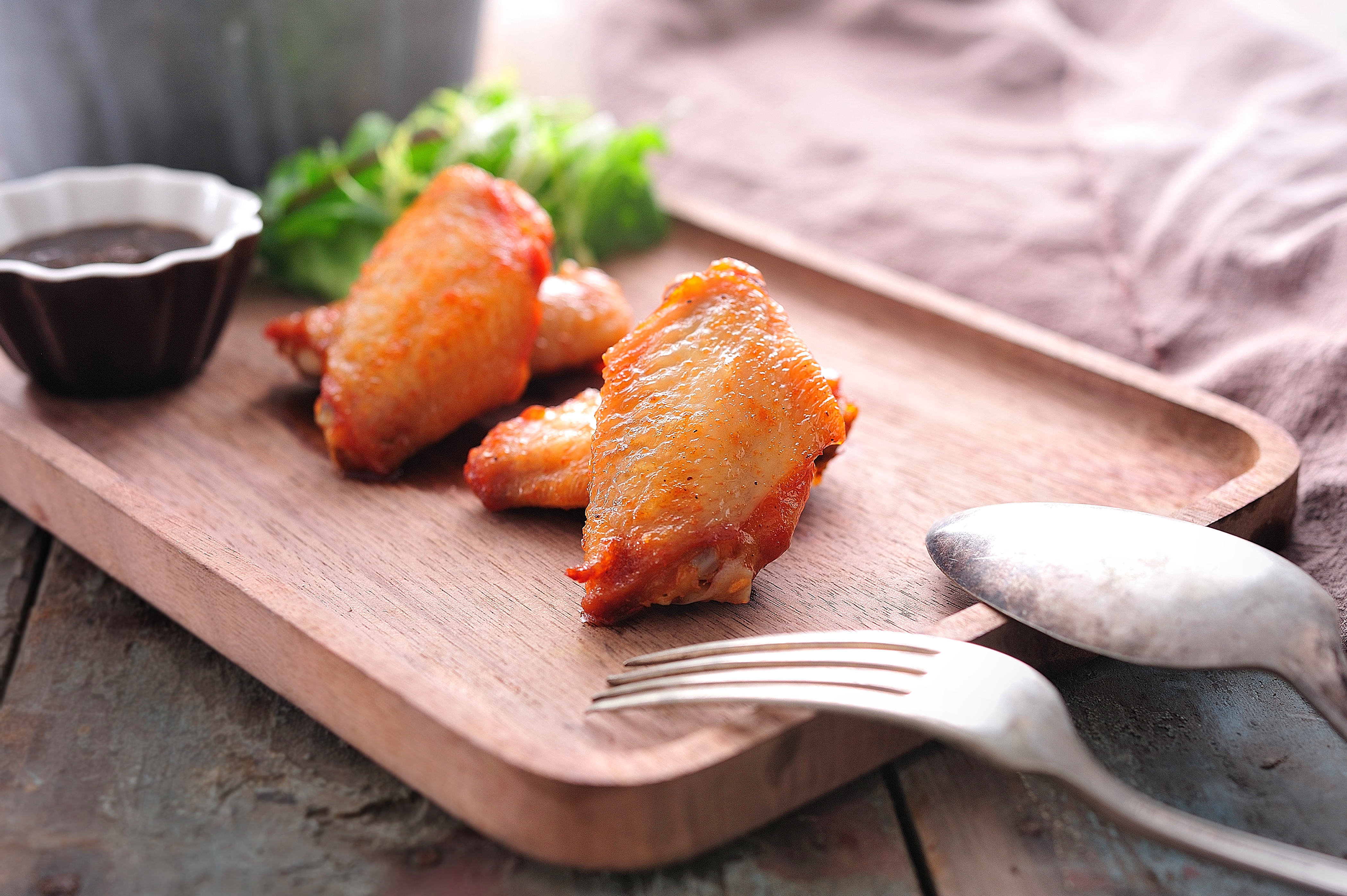 政策：指导电商主体到墟落结构；；J9旗舰厅生长：加码“熟食化”战略